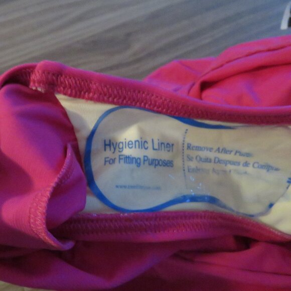 MIRACLESUIT Rialto Hot Fuchsia Pink Ruched Slimming One Piece Swimsuit - Size 16 - Picture 13 of 15